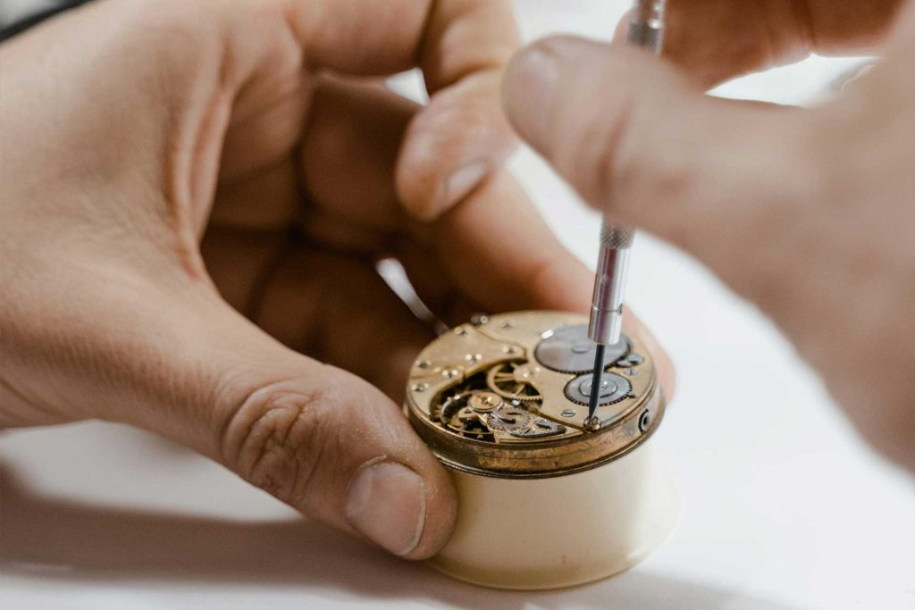 Paulon Gioielleria si occupa di riparazione orologi sul Lago Maggiore a Stresa