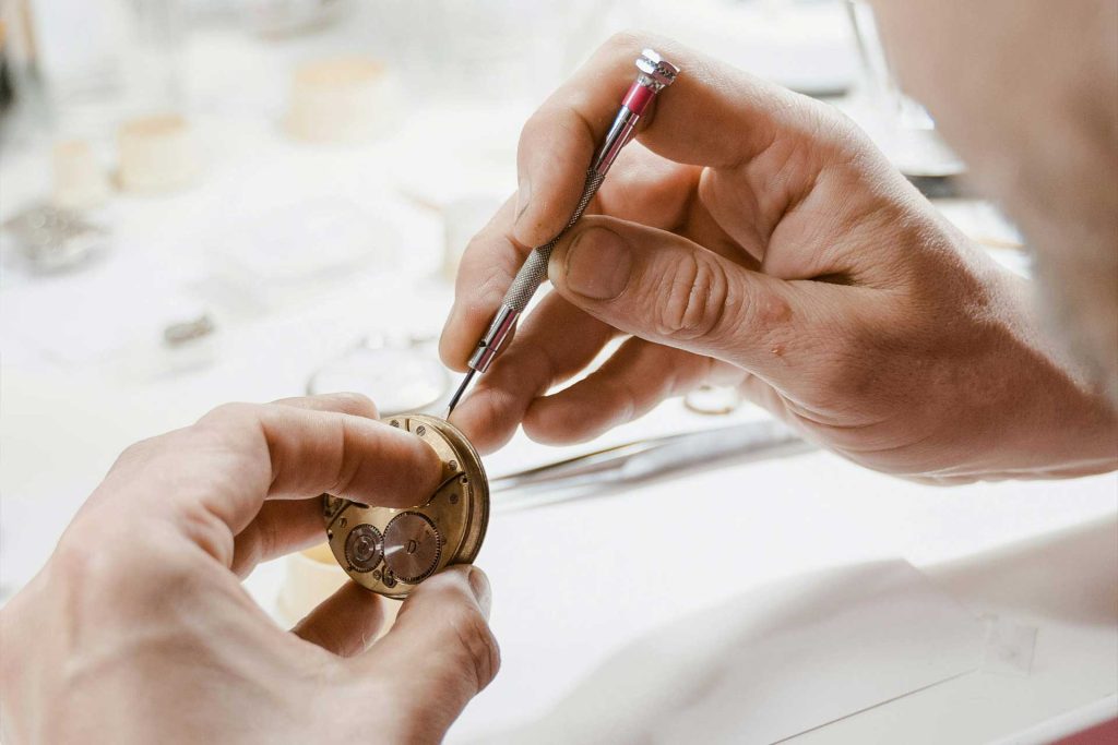 Paulon Gioielleria si occupa di riparazione orologi sul Lago Maggiore a Stresa